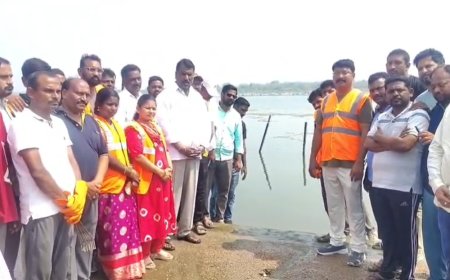 గోదావరి పరిశుభ్రత కార్యక్రమంలో పాల్గొన్న సంక్షేమ శాఖ మంత్రి అడ్లూరి లక్ష్మణ్ కుమార్